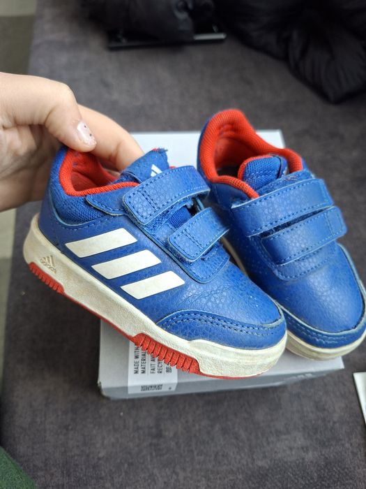 Маратонки адидас