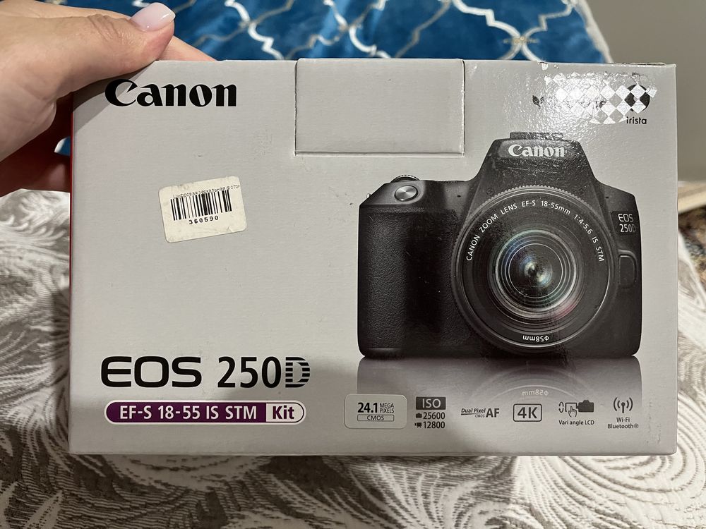 Фотокамера Canon EOS 250D
