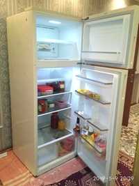 Продам большой объёмный холодильник Самсунг  отлично работает