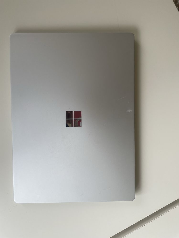 Лаптоп Microsoft Surface
