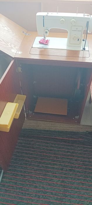 Tikuv mashina sotiladi srochni