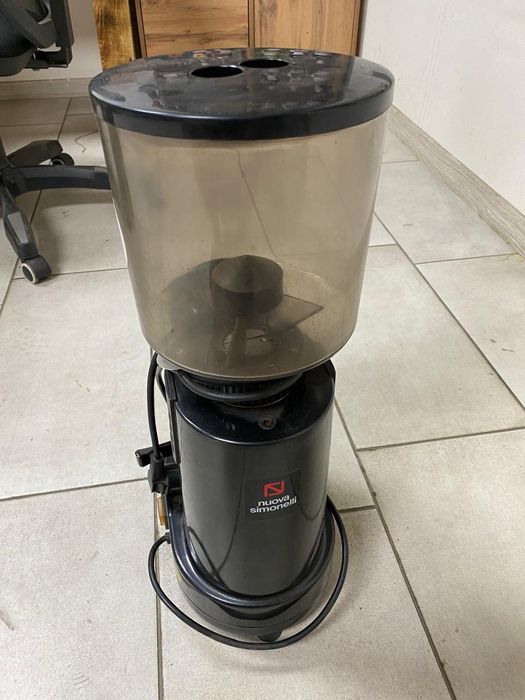 Продам Кофемолка Nuova Simonelli
