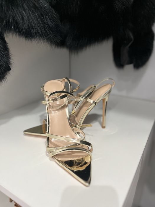 Sandale aurii varf ascutit