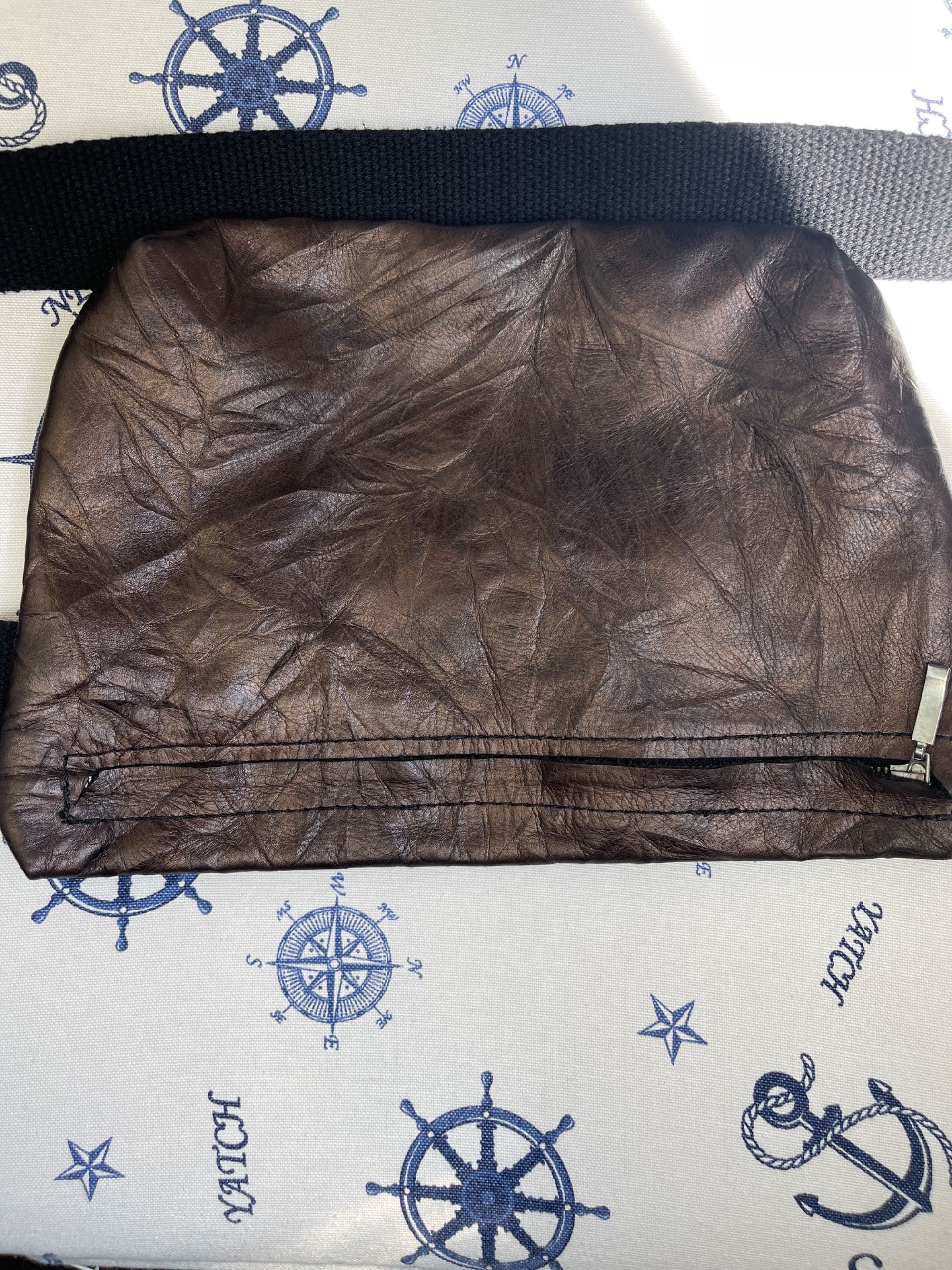 Чанта Cinzia Rossi за кръста и през рамо тип банан кожа Италия