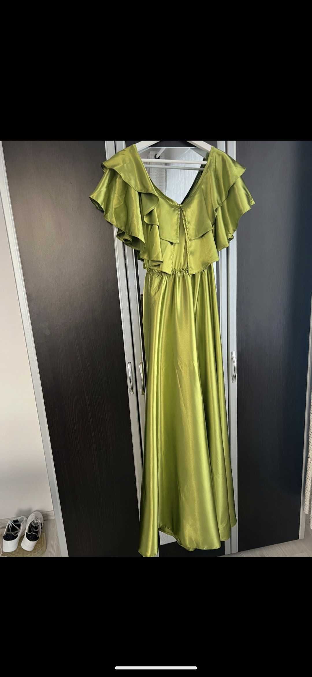 Rochie de seara, moda la selva