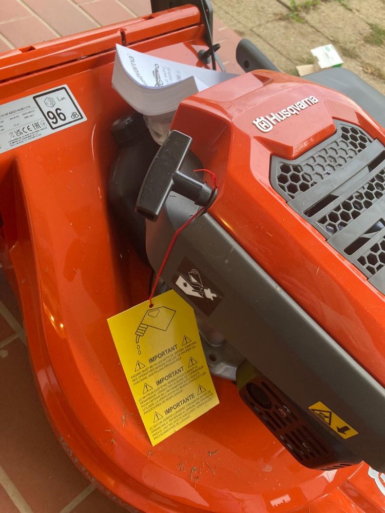 Masina de tuns iarba Husqvarna LC 247