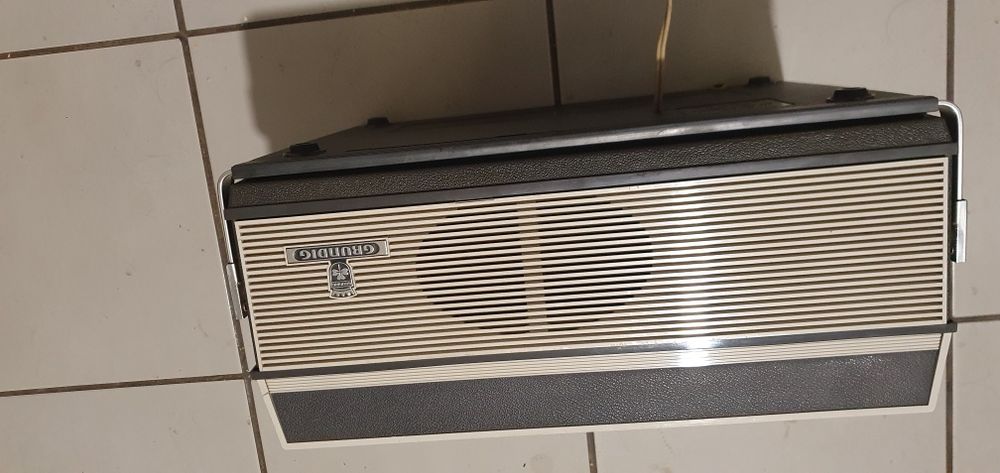 Magnetofon Grundig TK 145 cu 2 benzi inregistrate