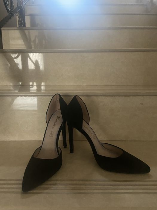 Обувки на висок ток