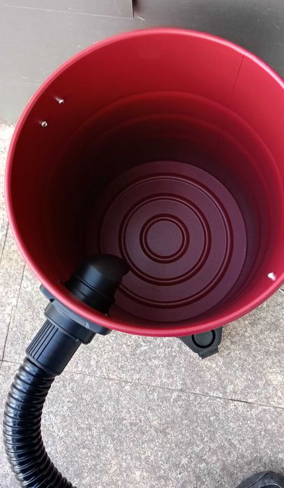 090308	Прахосмукачка за пепел 1200W 30L RD-WC03