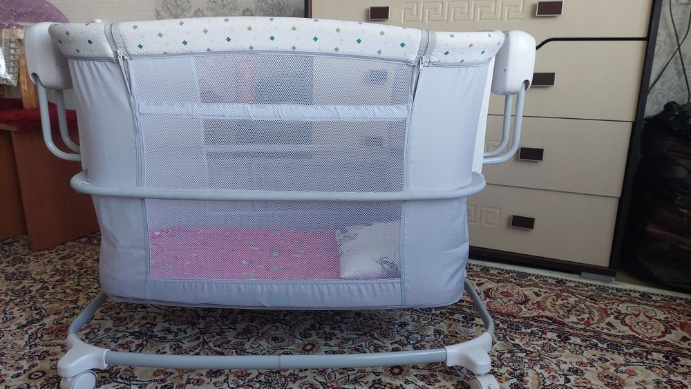 Продается кровать-манеж