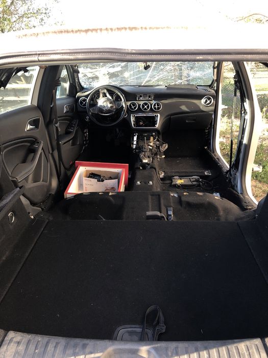 Dezmembrez Mercedes A class w176