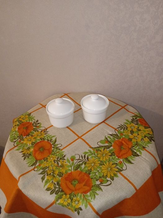 Сахарницы и салфетницы по 2шт.-новые,из керамики.