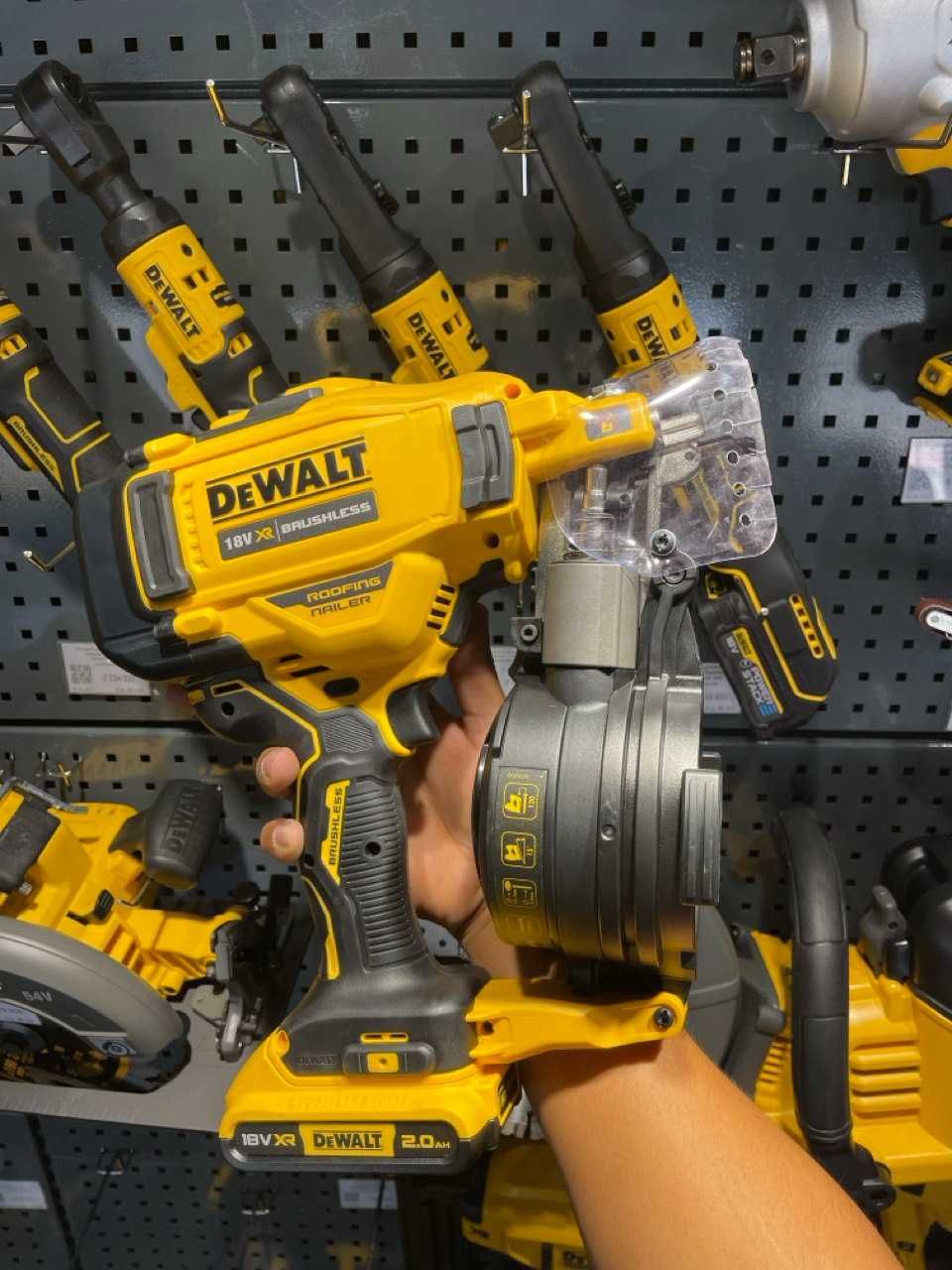 Гвоздезабивной пистолет DeWalt DCN45RND2-QW; 18 V; 2x2,0 Ah аккум