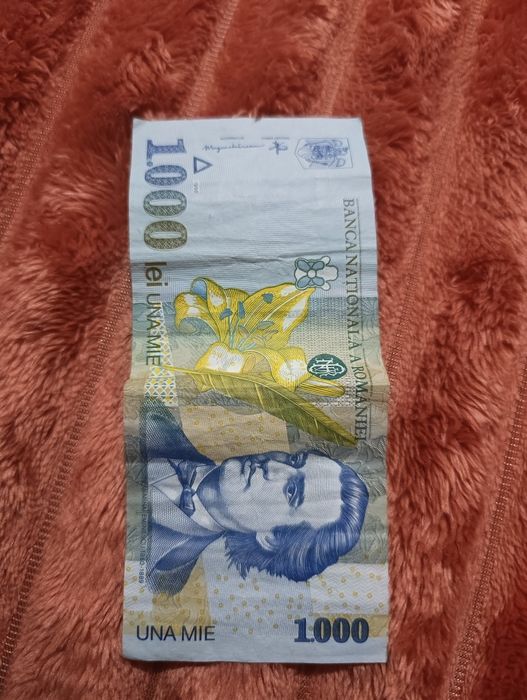 Bani vechi vreau să l vând detală în privat