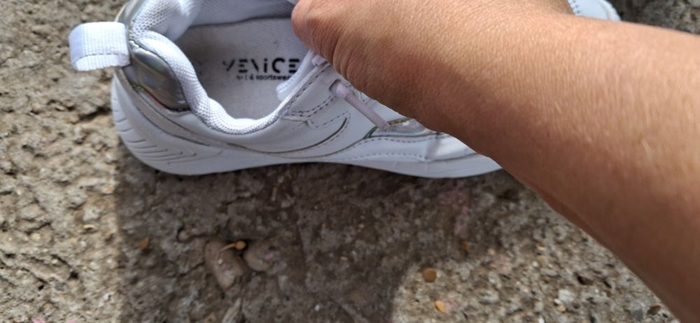 Adidasi fetita f.buni