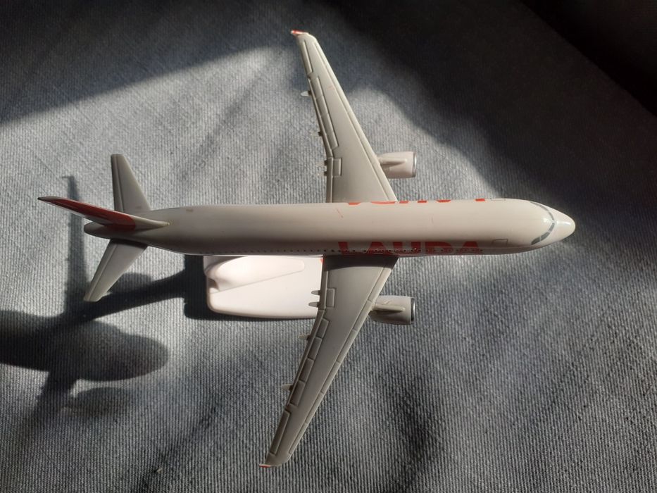 Macheta avion Airbus 320 neo Lauda