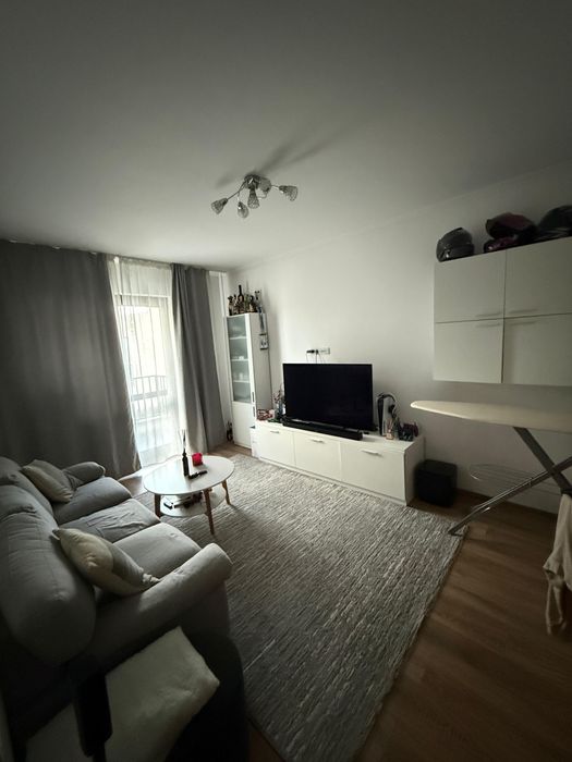 Inchiriez apartament