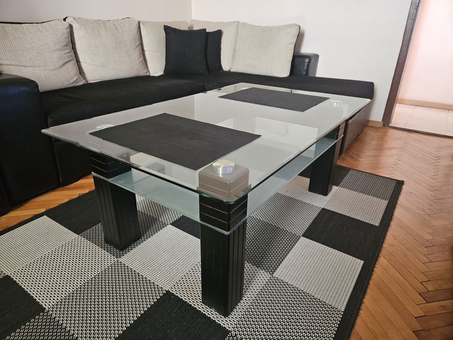 Холна маса от стъкло