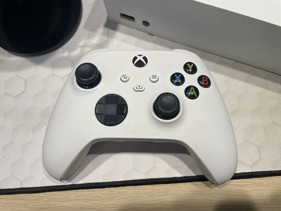 Xbox Series S + Casti 5.1 Surround Razer + Adaptor tastatura si mouse