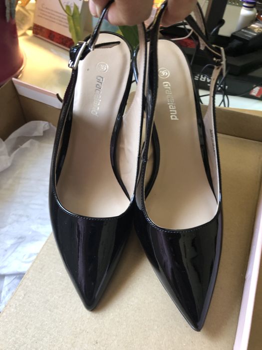 Pantofi decupati negri, de lac, 36 ingust