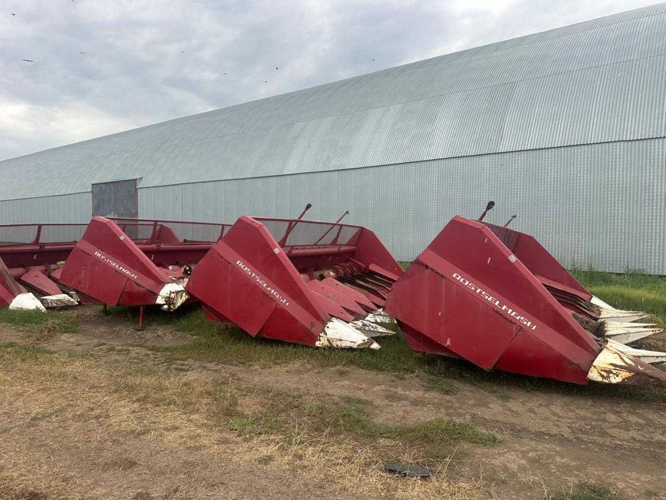 Продам жатки для подсолнечника ROSTSELMASH  ПСП 810