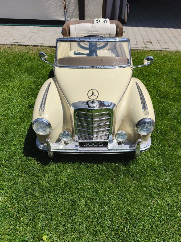 Masinuta electrica de epoca Mercedes 300S