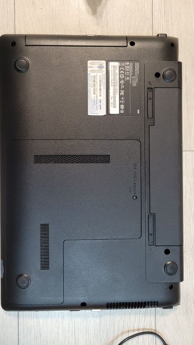 Laptop Samsung NP300E5A S04CH i5-2450m 4 GB