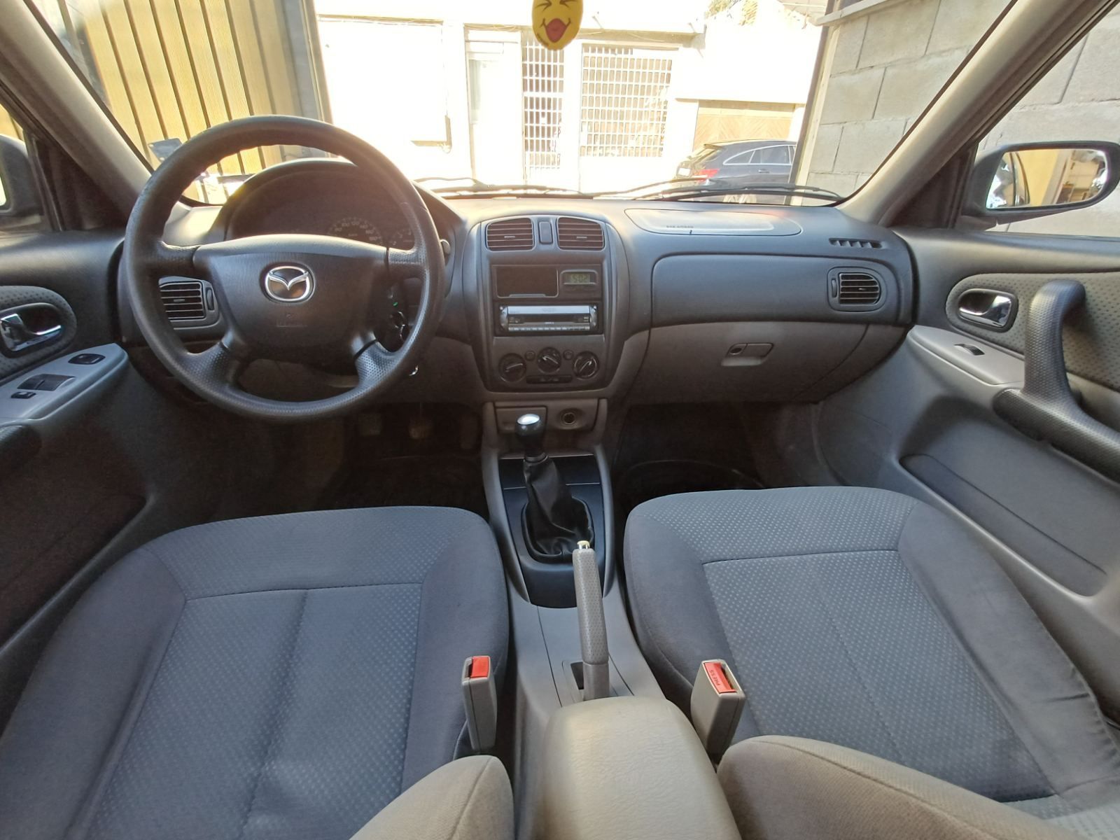 Продавам Mazda 323
