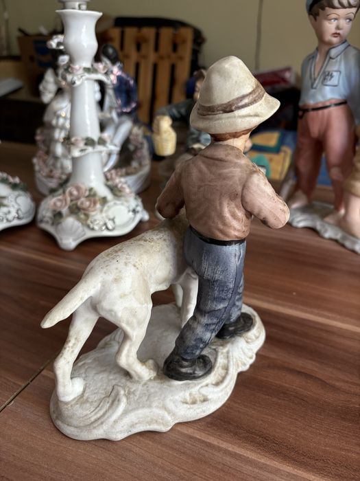 Bibelou porțelan băiatul cu câinele