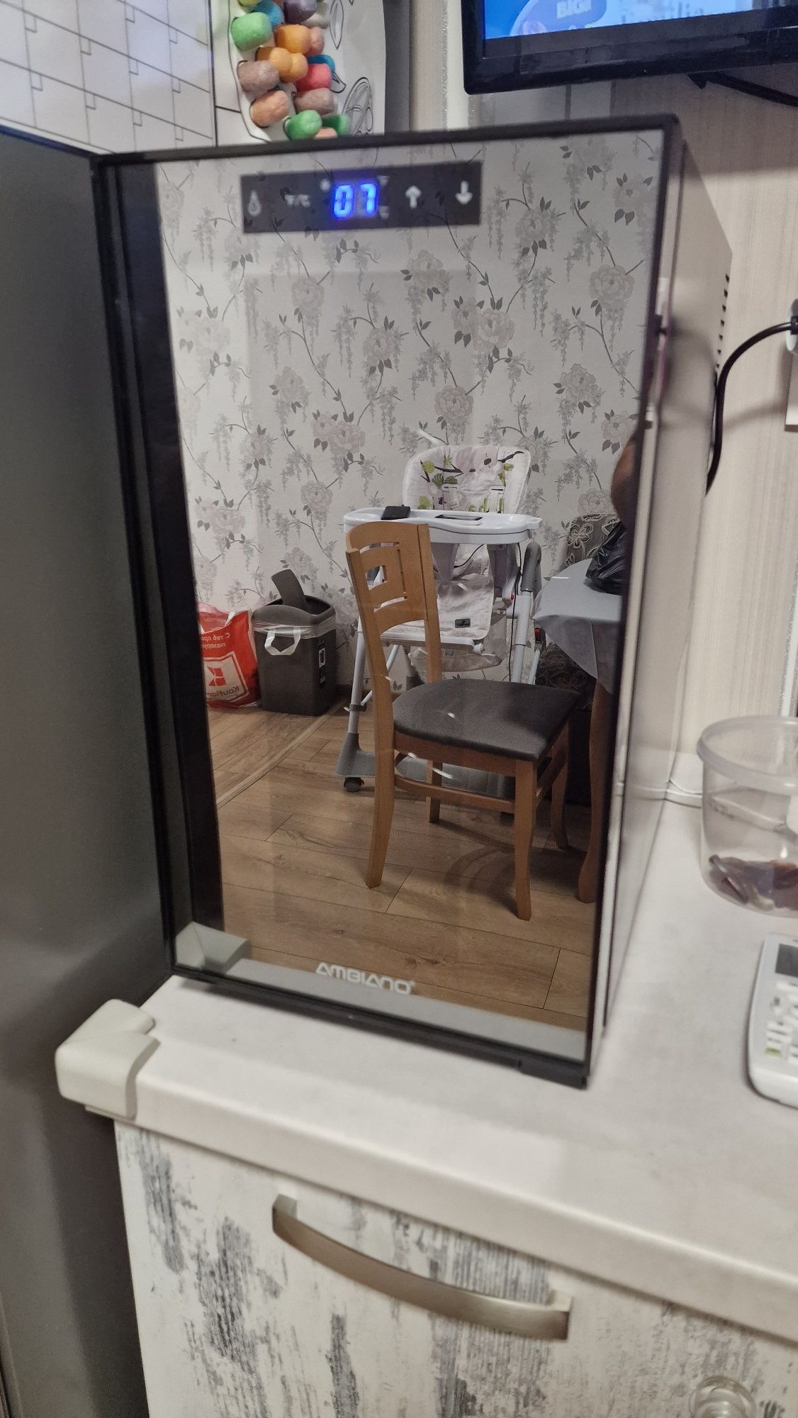 Охладител за вино AMBIANO 21 L.