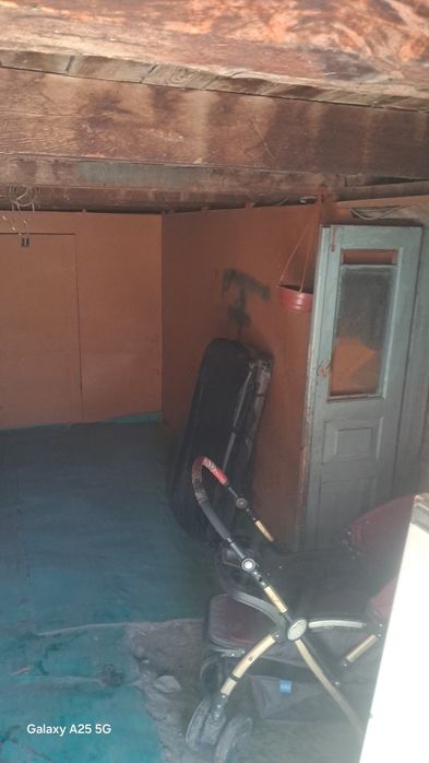 Ховли сотилади ташкенси светафор олдида