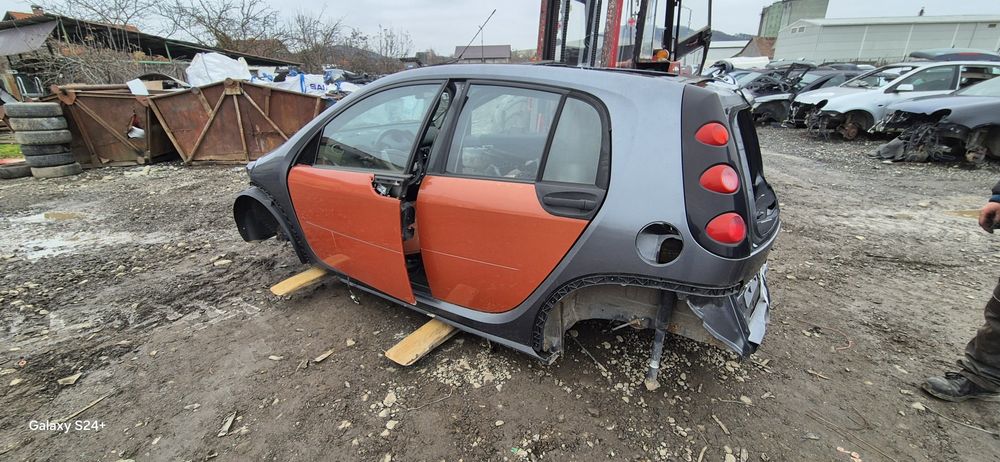 Dezmembram Smart Forfour  1.5 cdi 2006