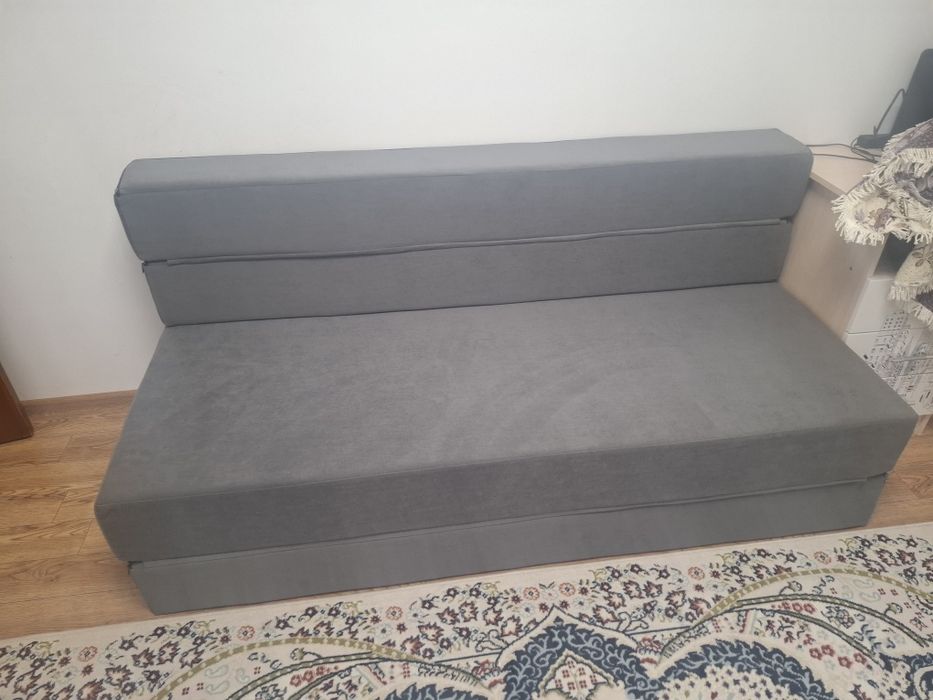 Продам диван безкаркасный абсолютно новый ,не понадобился,есть чек .