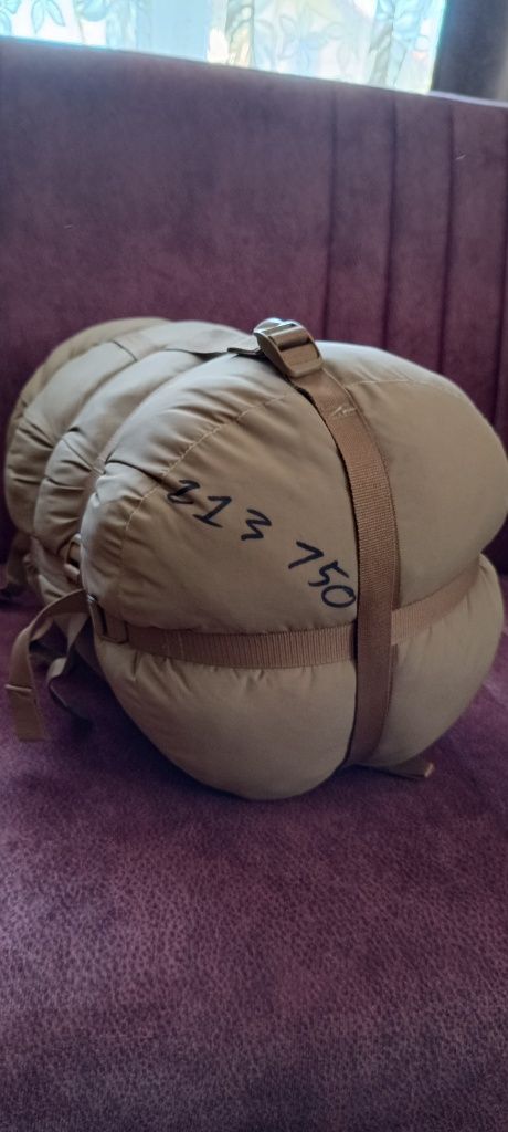 Vând sac de dormit militar Carinthia