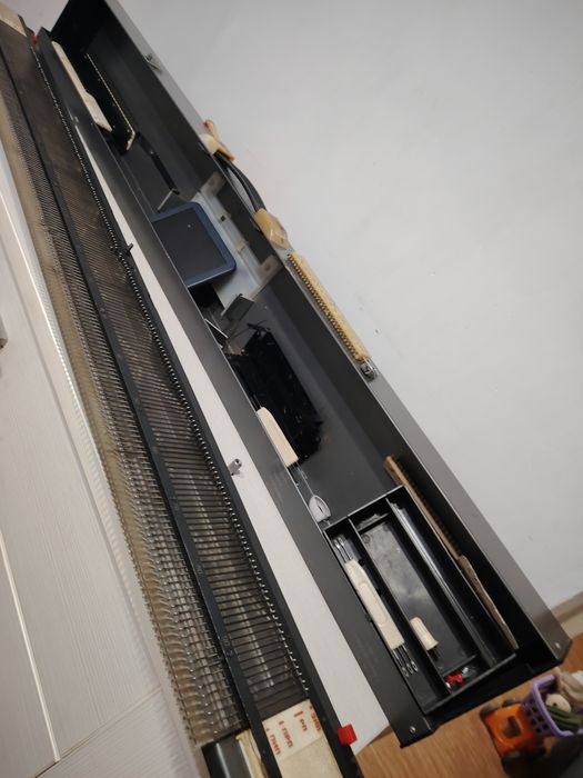 Отдам вязальную машинку нева5