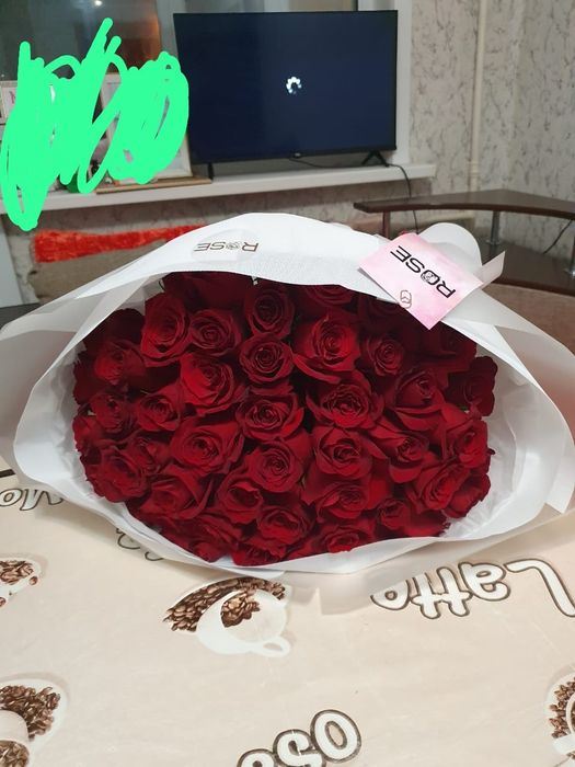 Продам красивые красные розы 51 штук