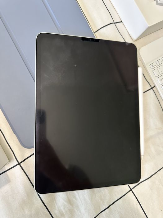 Ipad Pro 11” + Apple Pencil 2 + кейс и клавиатура -като нов, с гаранци