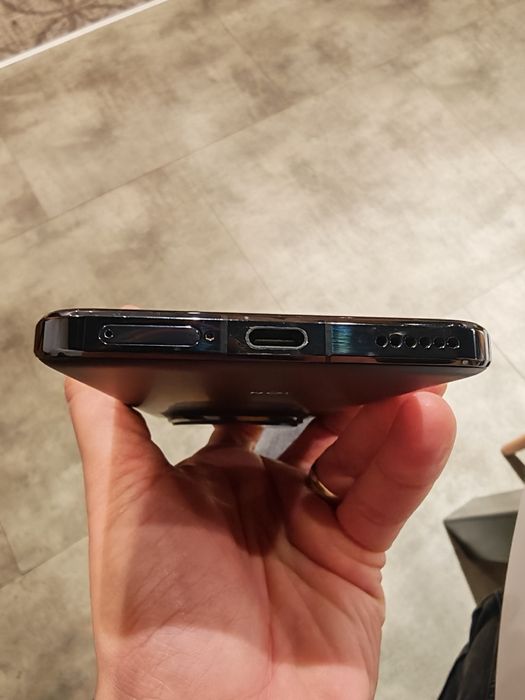 Vând Honor Magic 6 Pro 12GB RAM și 512GB stocare