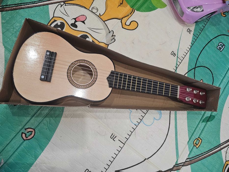 Детска дървена китара