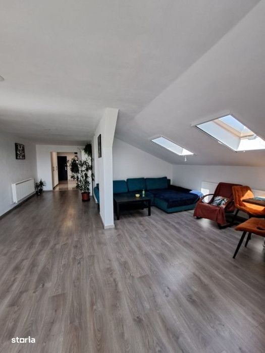 Vanzare - Apartament cu 4 camere, etaj 3, mobilat si utilat
