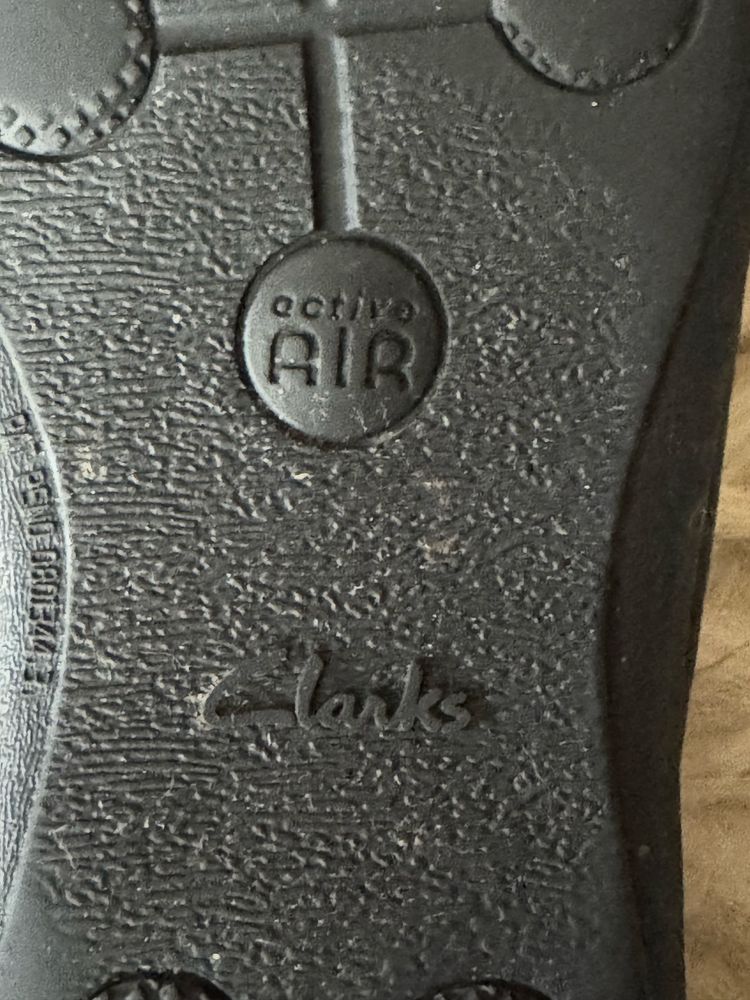 Мъжки кожени обувки Clarks за широк крак