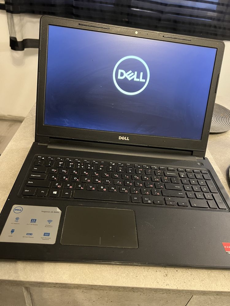 Лаптоп DELL inspiron 15 3000