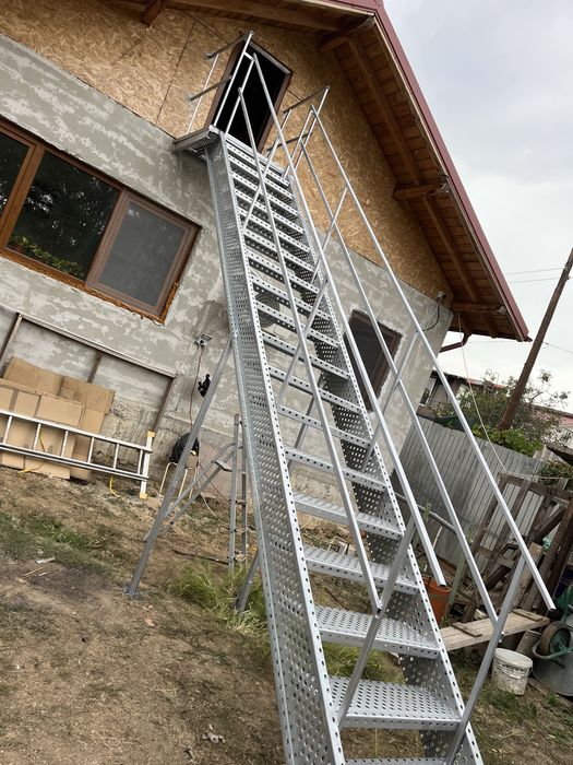 Scări metalice zincate