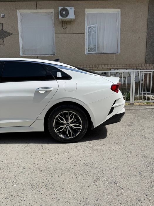 Kia k5 gt lindan bitta past pozitsiyasi 360 gradus kamera panarama tom