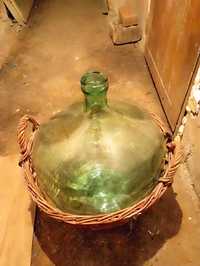 Damigeană 50 litri în coș, Mureș