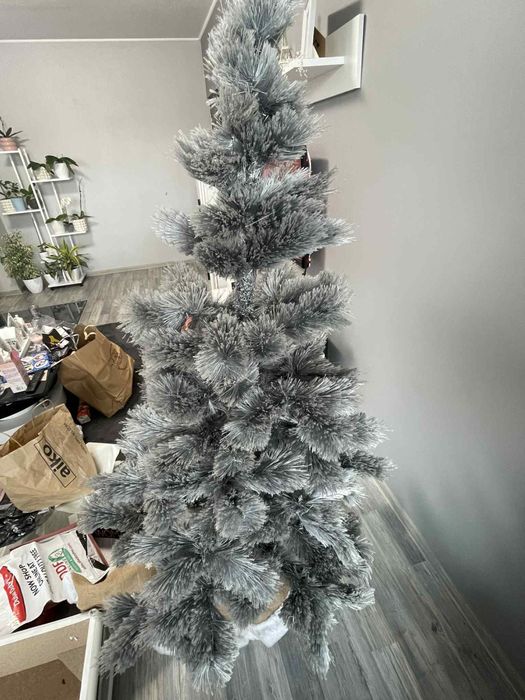 Снежна коледна елха