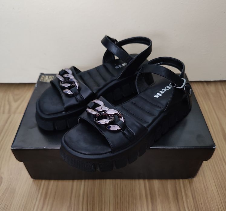 Продавам Сандали и обувки