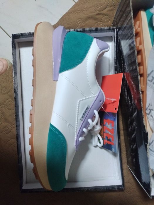 Дамски маратонки Нови с етикет