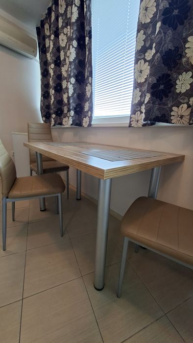 Масичка за хранене + 4 стола -eко кожа