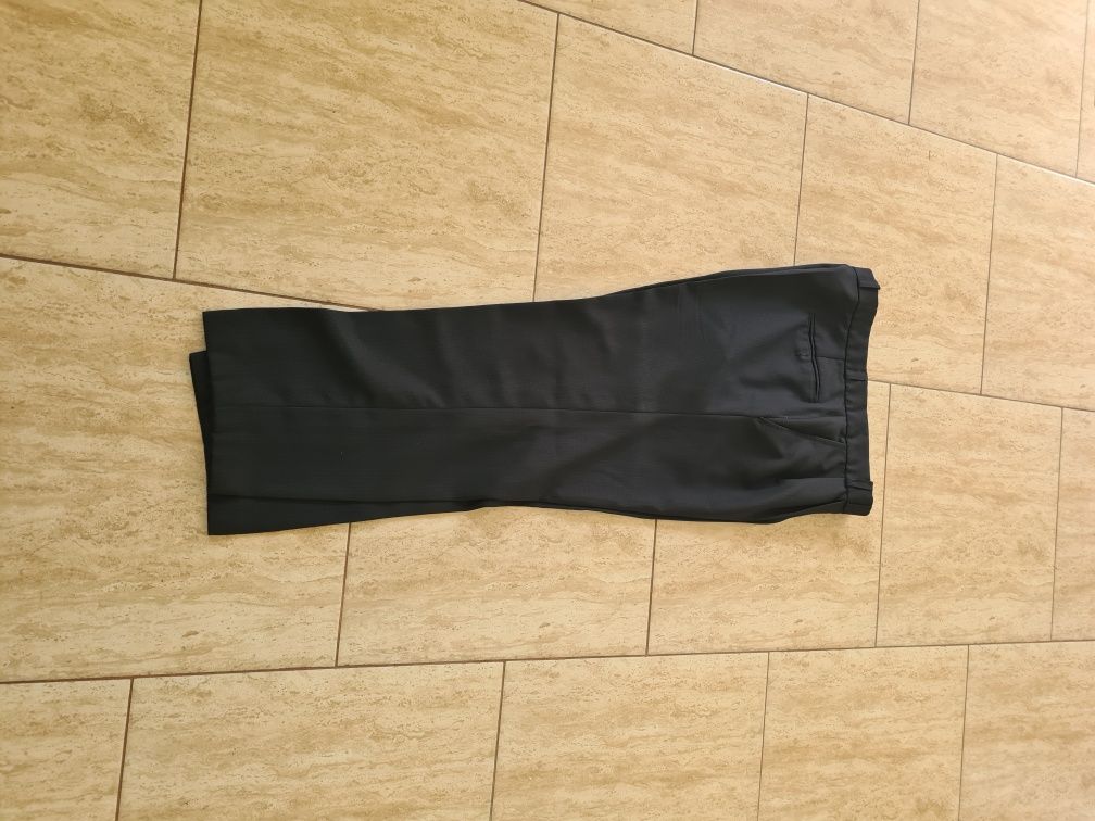 Vind pantaloni bărbați cu fermoar  în stare bună  115 lățime  și 105 L